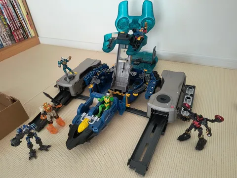 ロボットたちの秘密基地