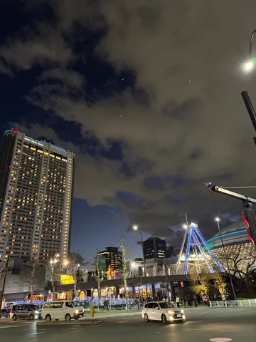 都会の夜景とネオンの誘惑
