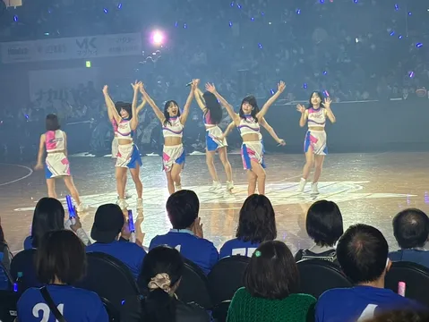 ステージに咲く、光の花々