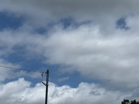 空と電線のゆるい対話