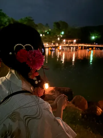 水面に映る夏の夜のしらべ