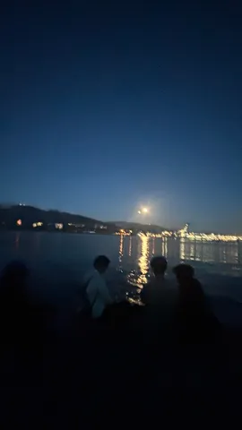 夜景と友達、何語ってる？