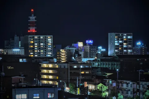 夜空に染まる都心の灯