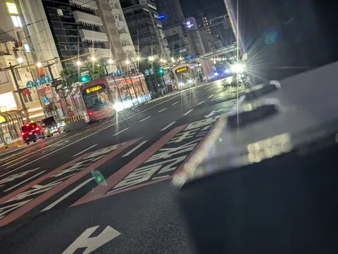 眠らない街。輝く軌道。
