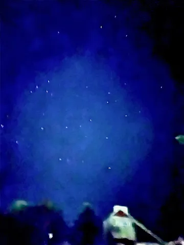 満天の星空に浮かぶ光