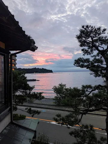 茜色の空と静かな水面