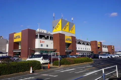 アピタ、晴天の日常風景