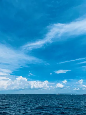 水平線に広がる青の世界