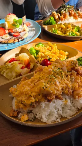 食卓に彩りを添える、彩り豊かなプレート