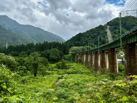 山里をつなぐ緑の橋