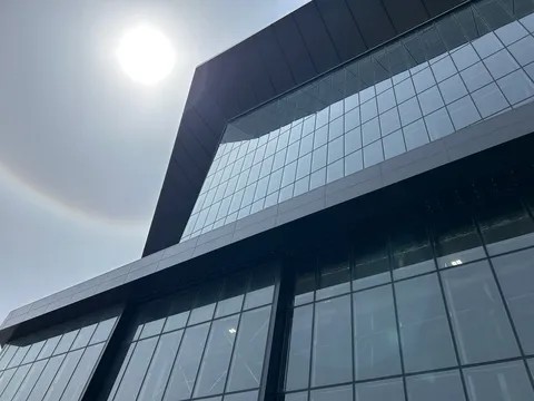 光とガラスの建築美