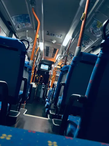 夜行バスの静かな車内