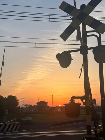 夕暮れの踏切、ノスタルジー