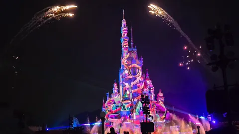 夜空を舞う祝祭の輝き