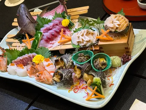 海の彩りを一皿に