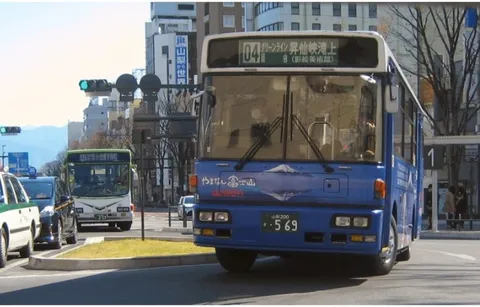 都会の日常、バスの旅