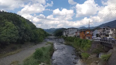 青空に映える里の営み