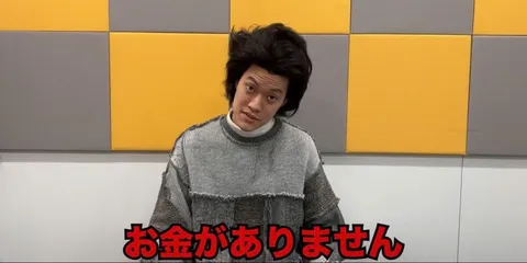 黄と灰の間に浮かぶ静けさ