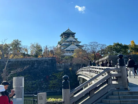 古城への誘い、橋上のひととき