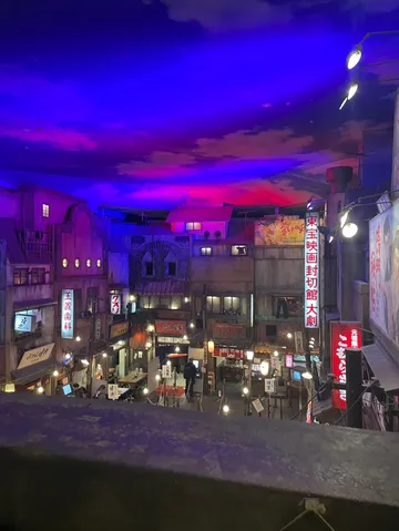 昭和レトロな夜の街並み、夢心地