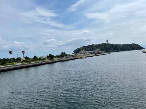 灯台が導く、海辺の誘い