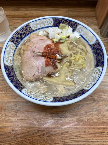 一杯のラーメンに宿る、哀愁と温もり