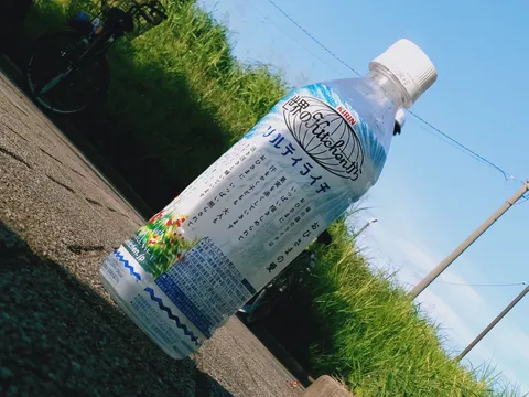 自転車と青空、ごくごくタイム