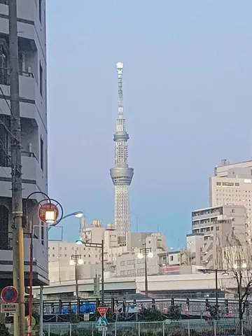 空にそびえる東京スカイツリー