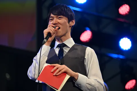 ステージに立つ語り手