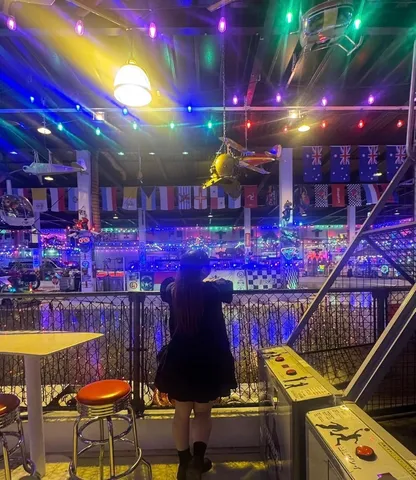 光と旗のアミューズメント