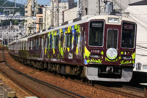 街並みに映える特別列車