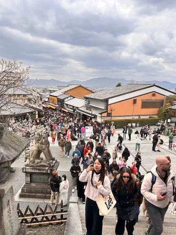 階段を埋め尽くす人の波