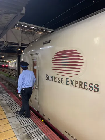 夜を待つサンライズエクスプレス