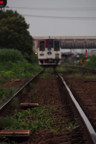 雨粒と旅立つ列車