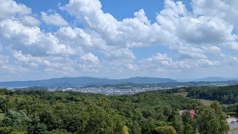 雲と山並みの穏やかさ
