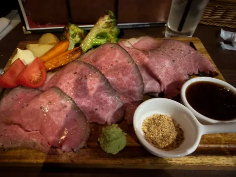 ごちそうローストビーフに舌鼓