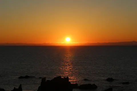 沈む光と海の静寂