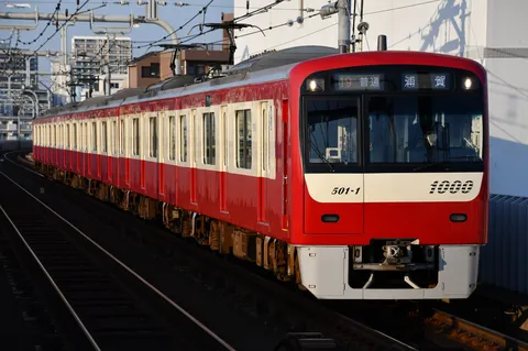 カーブをゆく赤い閃光