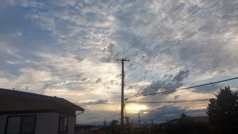 電柱と雲のグラデーション
