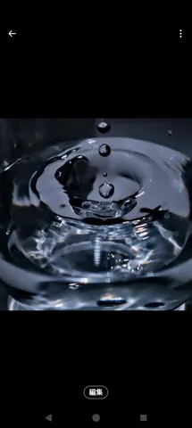 水面を彩る雫の舞