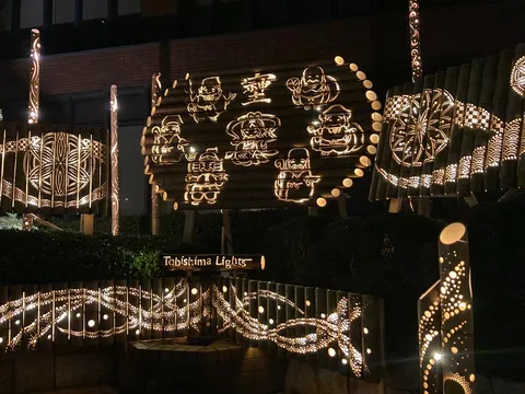 夜を編む光の路