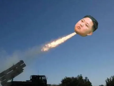 青空を舞う顔ロケット