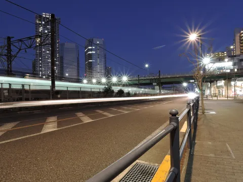 夜の帳と光の軌跡