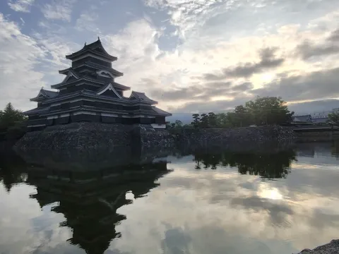 朝焼けの松本城
