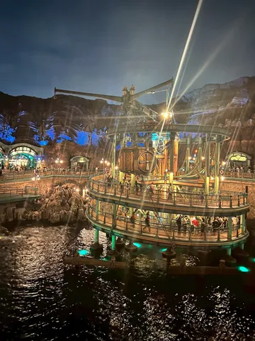 水上シアターの夜景