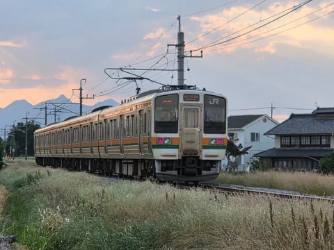 夕暮れのローカル線