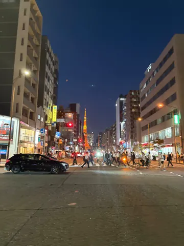 灯る街と人の流れ