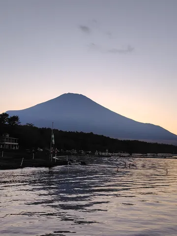 夕暮れの富士影