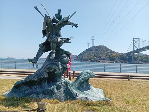 荒波を駆ける侍、その雄姿