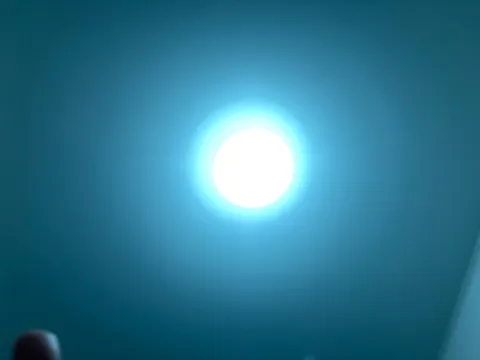 青い光の神秘的な輝き